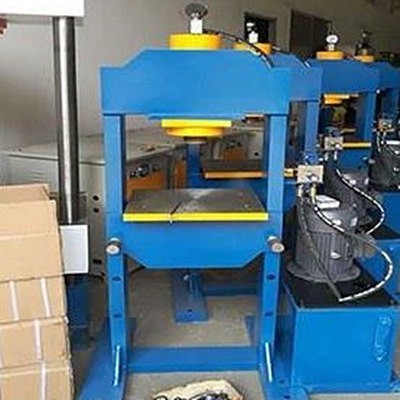 Troubleshooting method for emergency faults of hydraulic valves of hydraulic presses